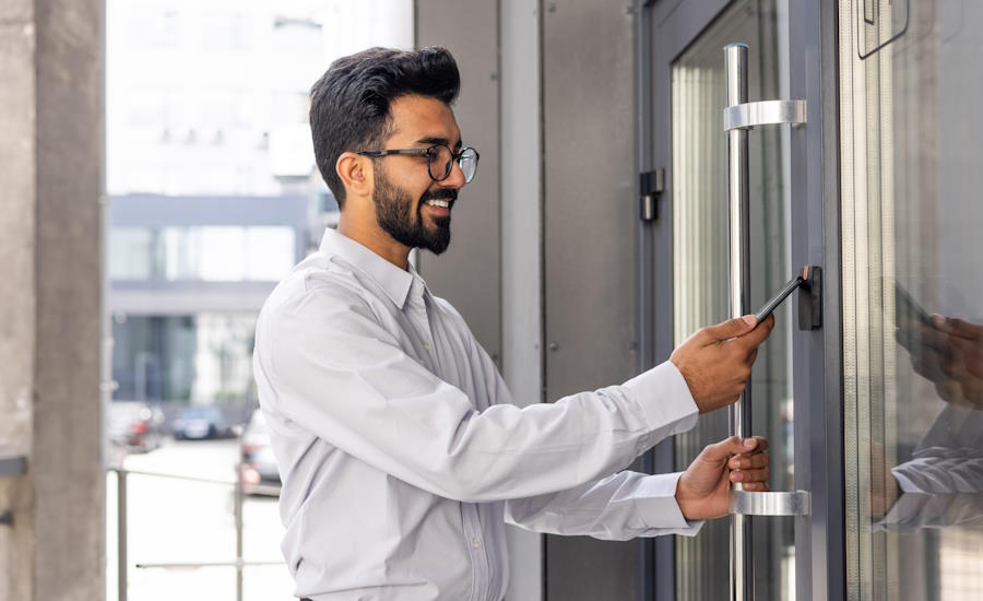 de är inte lika vanliga som taggbaserade passersystem men mobiler och appar gör numera jättekliv i branschen och de brukar återfinnas i alltifrån flerbostadshus till företagskontor